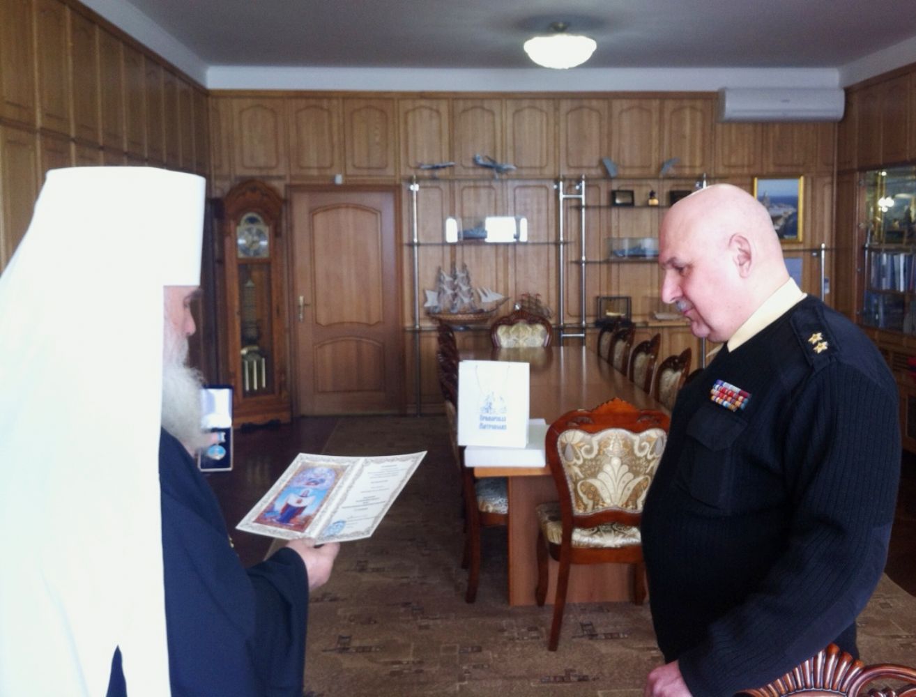 Епархиальная награда вручена командующему ТОФ