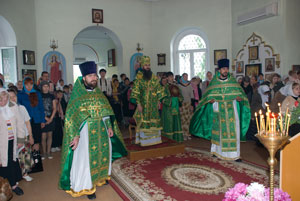 Фото. Алексеевка. Сотни паломников посетили храм прп. Тихона Калужского в Алексеевке