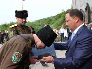 Фото. Владивосток. В день образования г. Владивостока над входом в форт № 7 установлена икона цесаревича Алексея