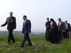 Фото. Владивосток. В день образования г. Владивостока над входом в форт № 7 установлена икона цесаревича Алексея