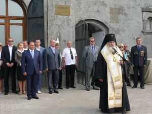 Фото. Владивосток. В день образования г. Владивостока над входом в форт № 7 установлена икона цесаревича Алексея