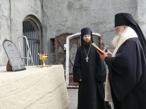 Фото. Владивосток. В день образования г. Владивостока над входом в форт № 7 установлена икона цесаревича Алексея