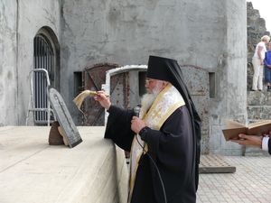 Фото. Владивосток. В день образования г. Владивостока над входом в форт № 7 установлена икона цесаревича Алексея