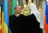Святейший Патриарх Кирилл наградил Президента Республики Казахстан Н.А. Назарбаева орденом преподобного Сергия Радонежского I степени