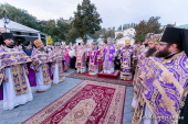 В праздник Воздвижения Креста Господня Предстоятель Украинской Православной Церкви совершил Литургию в Киево-Печерской лавре