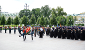 В 75-ю годовщину со дня начала Великой Отечественной войны Святейший Патриарх Кирилл возложил венок к могиле Неизвестного солдата