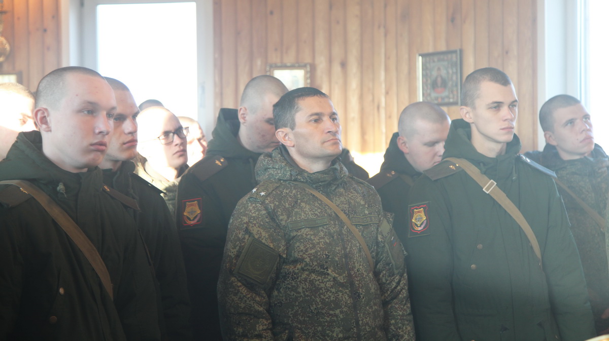 В день памяти святителя Николая епископ Гурий совершил богослужение в военной части №64845 с. Старосысоевка (+ Фото)