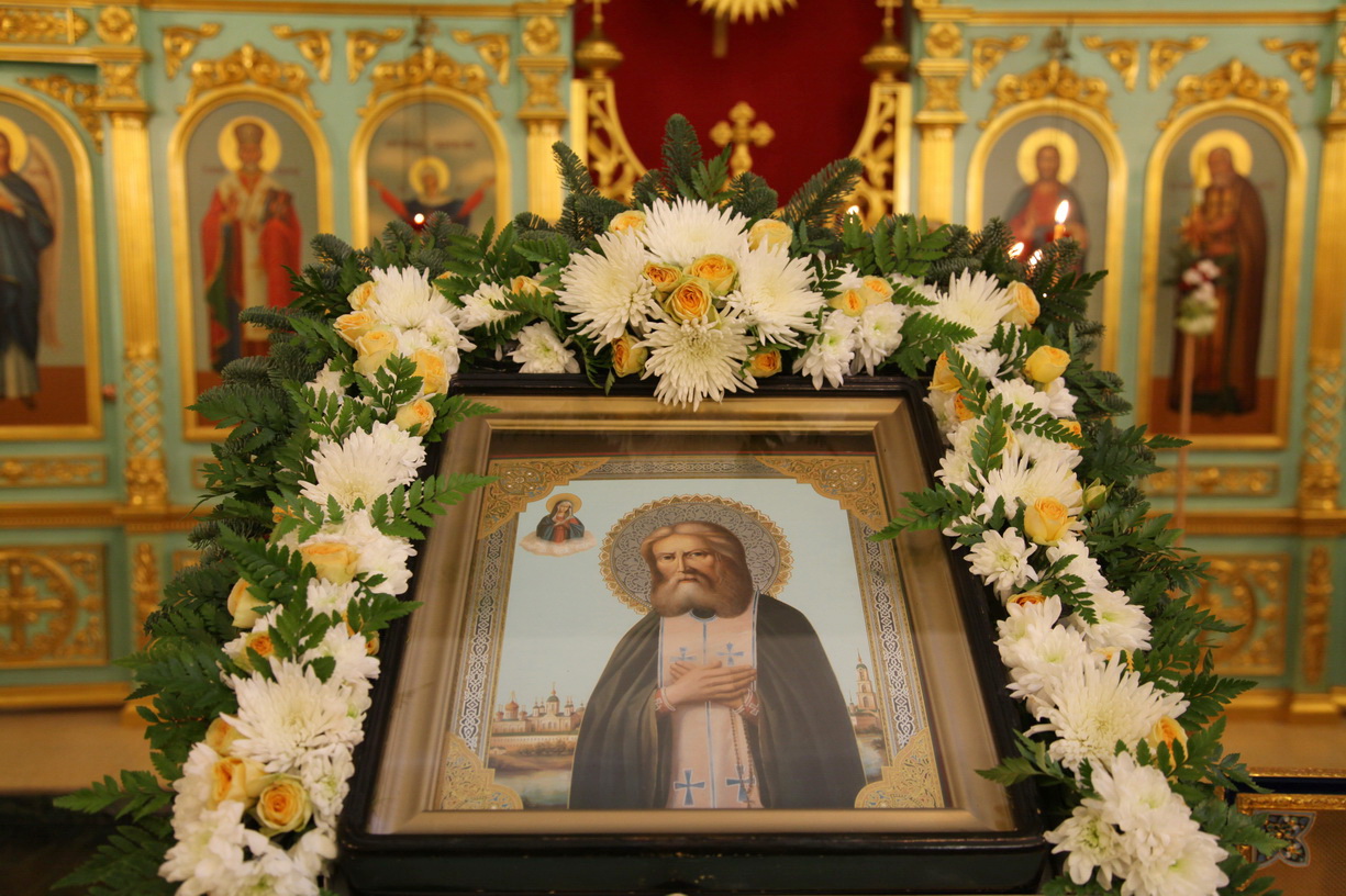 Епископ Находкинский и Преображенский Николай совершил Божественную литургию в храме Серафима Саровского при ОАО