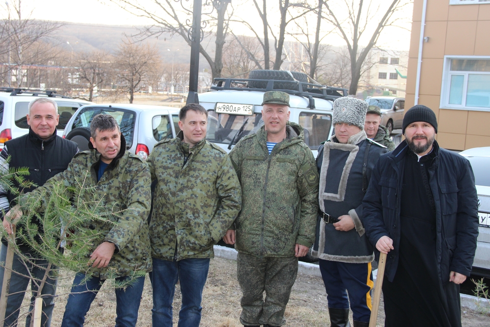 Благочинный II округа принял участие в закладке аллеи в бригаде ВДВ