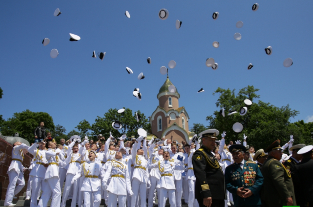 Первый выпуск учащихся Нахимовского военно-морского училища прошел во Владивостоке