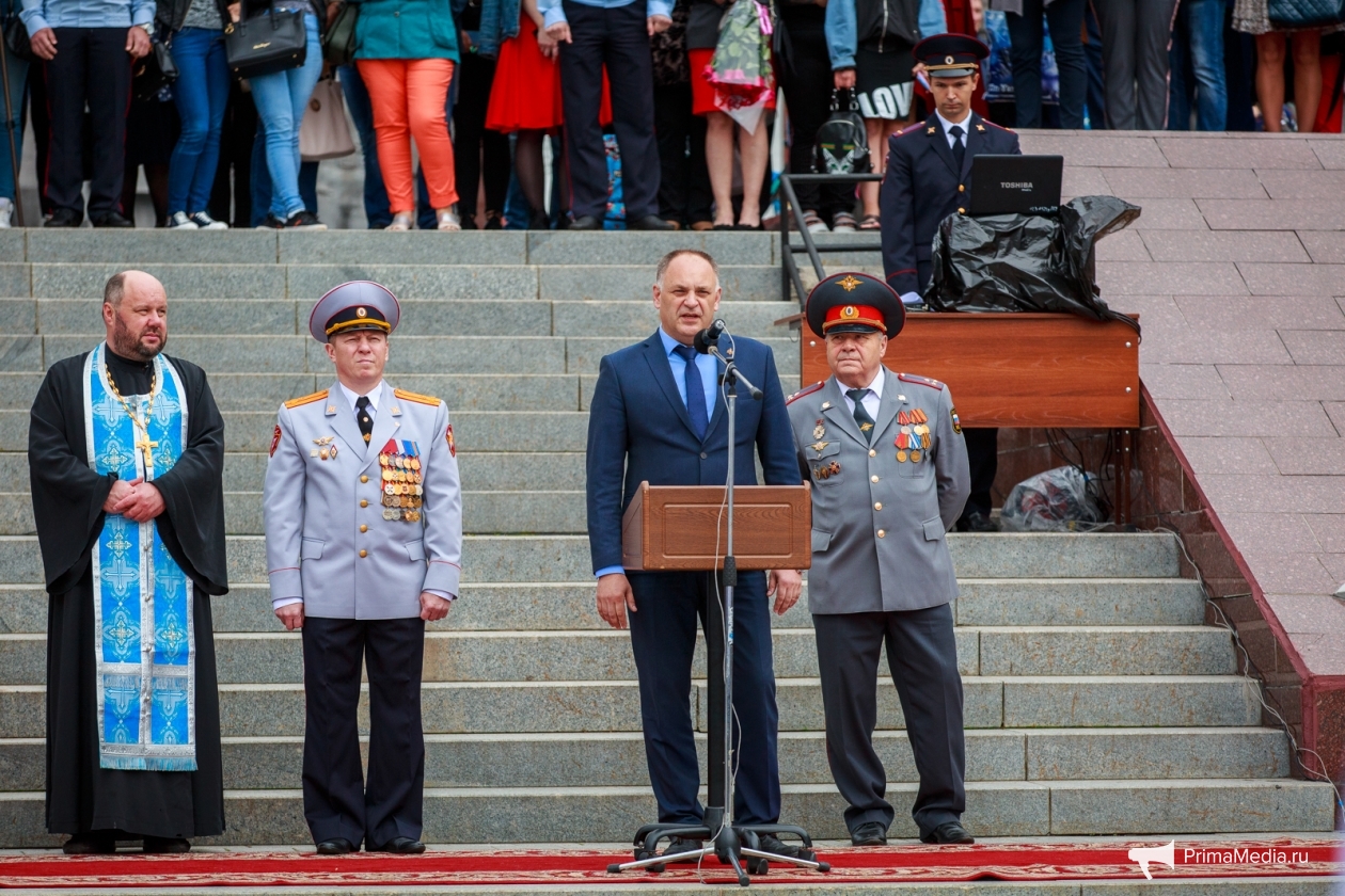 Священник епархии благословил выпускников юридического института