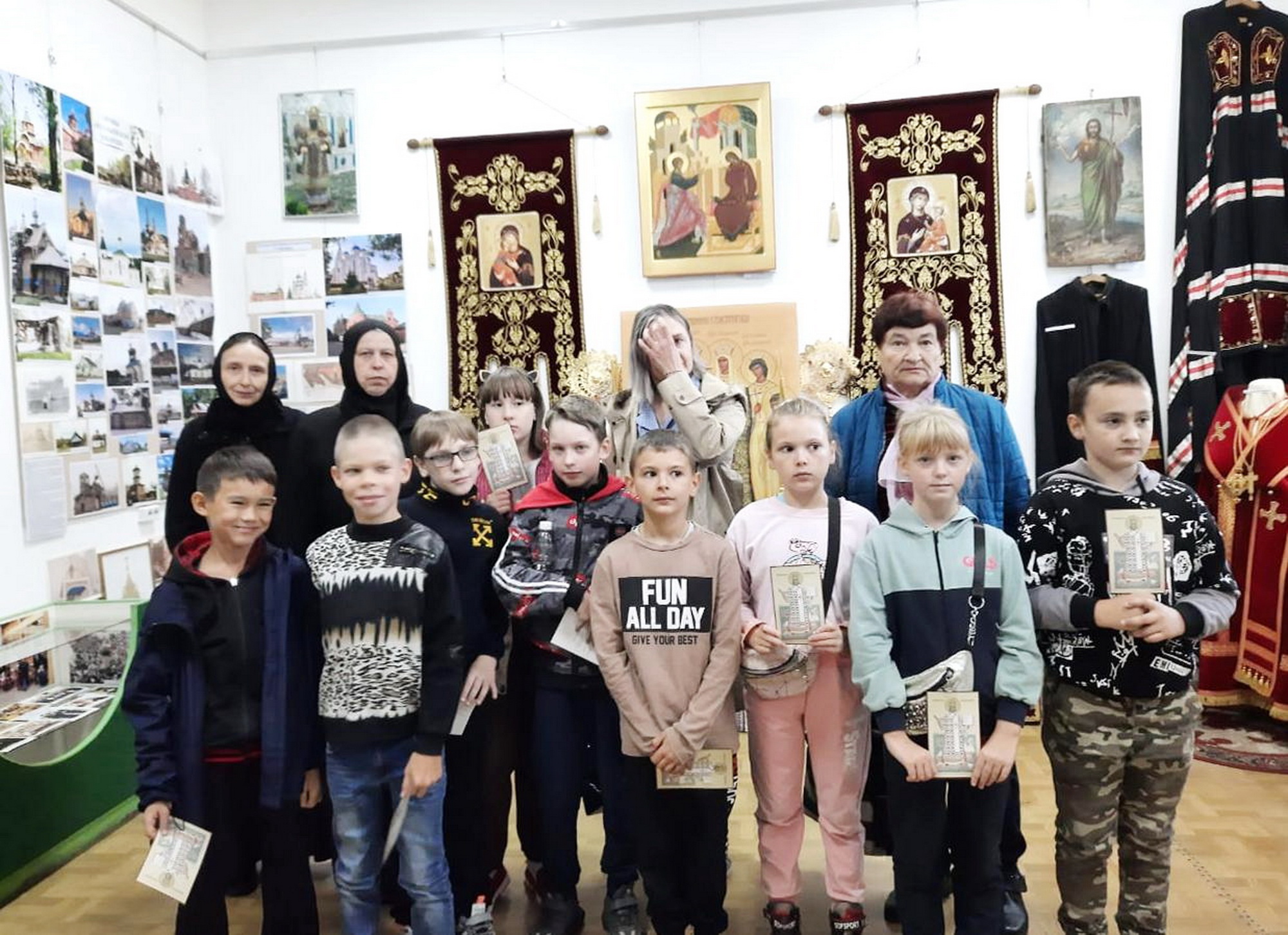 В Кавалеровском краеведческом музее завершилась тематическая выставка «10 лет Арсеньевской епархии» (+ Фото)