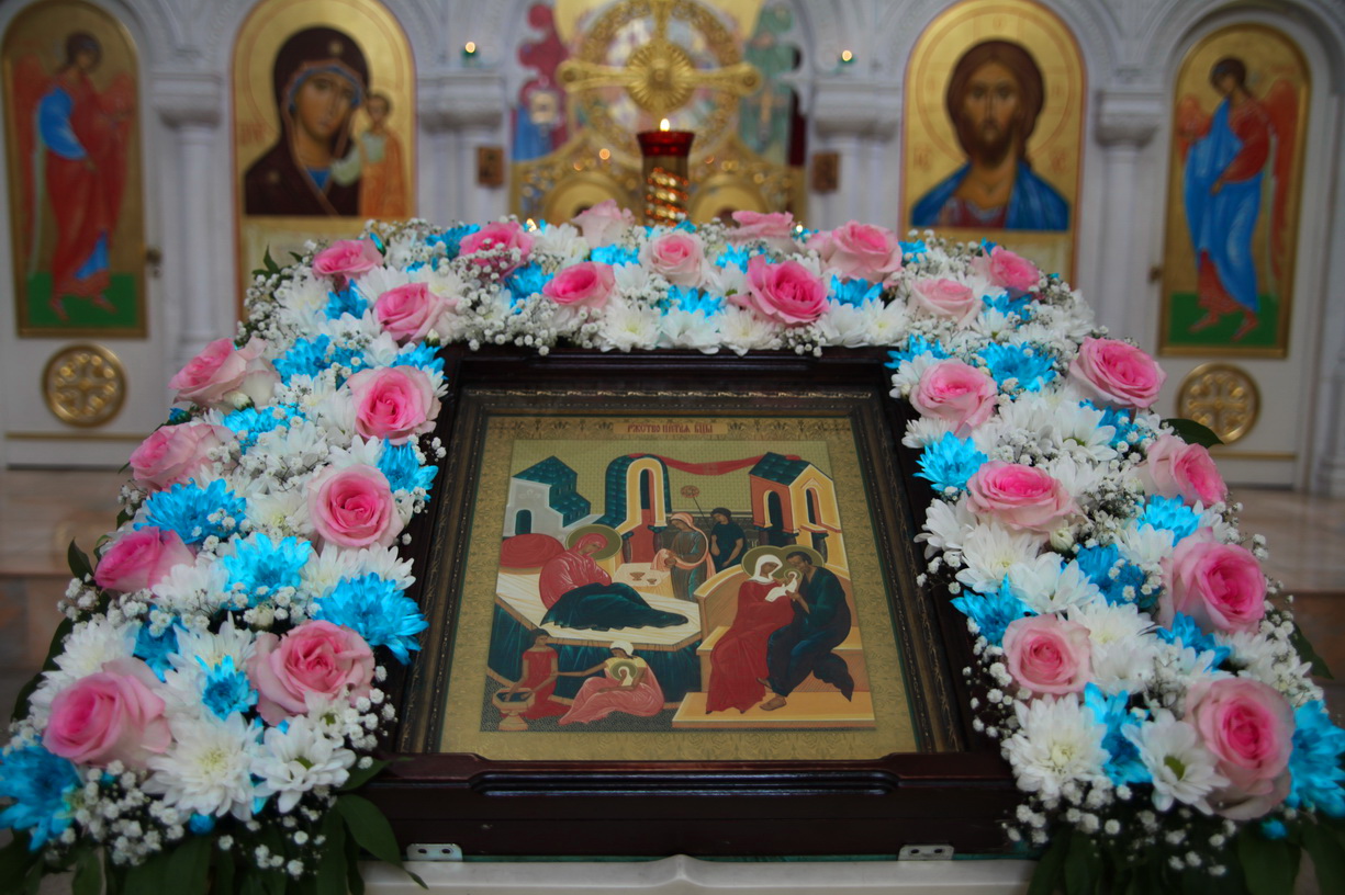 В канун праздника Рождества Богородицы епископ Николай совершил всенощное бдение в Казанском соборе г. Находки.