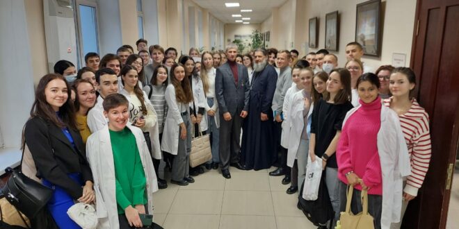 Прот.Александр Талько провел встречу со студентами медуниверситета