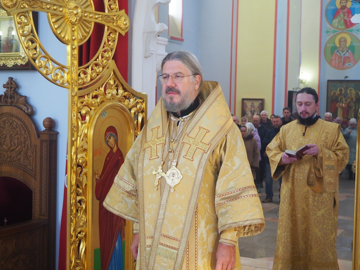 Епископ Находкинский и Преображенский Николай возглавил Божественную литургию в Казанском Кафедральном соборе г. Находки.