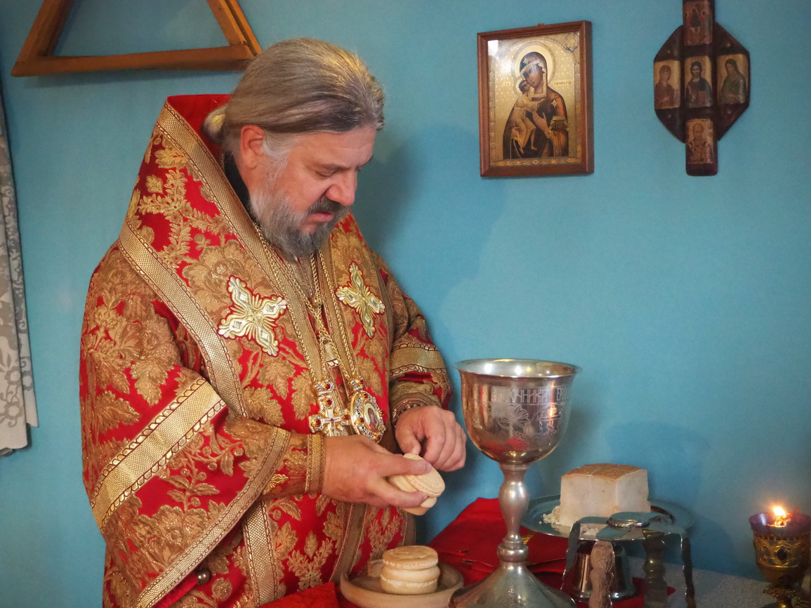 В день памяти великомученицы Екатерины епископ Находкинский и Преображенский Николай возглавил Божественную литургию в Свято-Екатериновском храме с. Екатериновка.