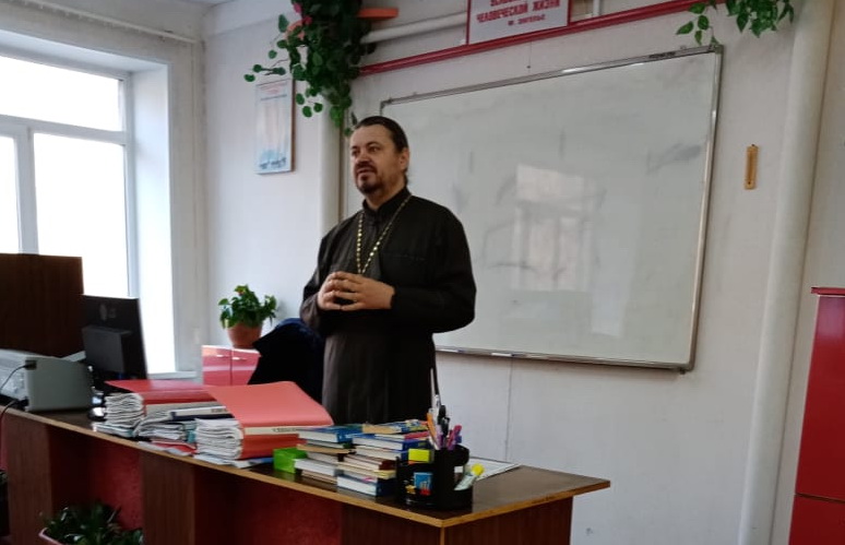 Иерей Виталий Шаркеев провёл беседу со студентами Находкинского гуманитарно-политехнического колледжа.