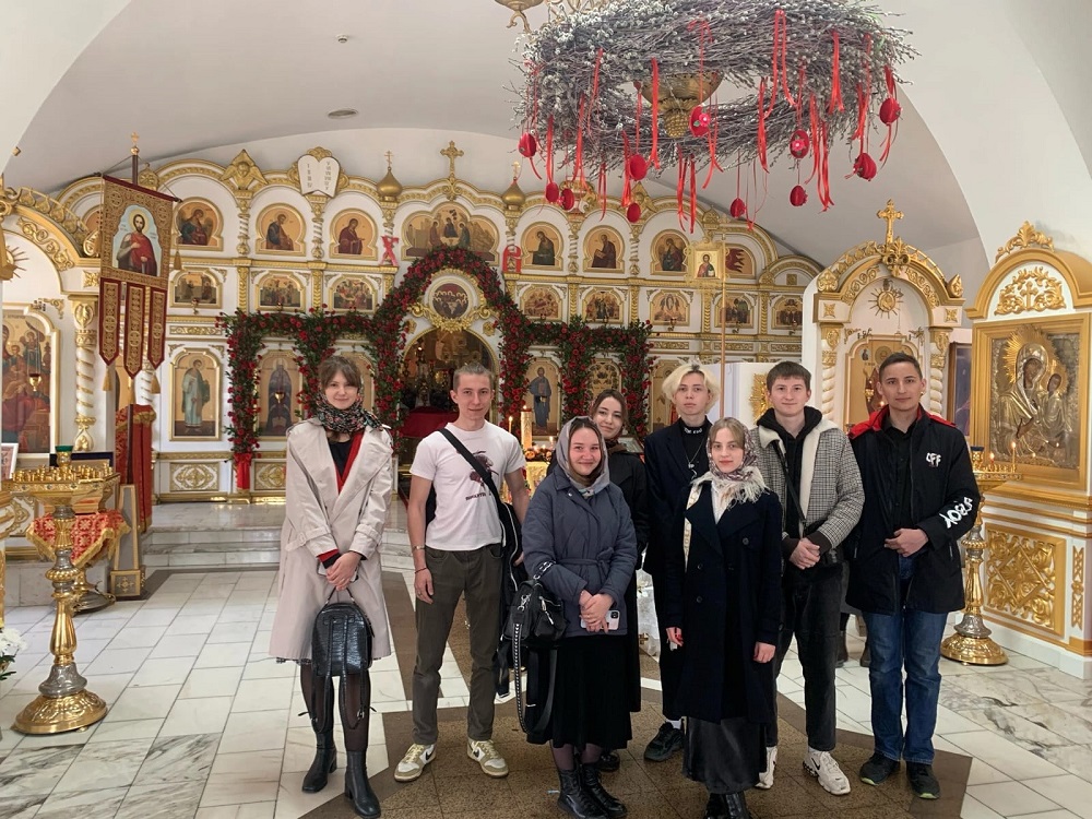 Студенты-теологи познакомились с убранством храмов и пасхальными традициями