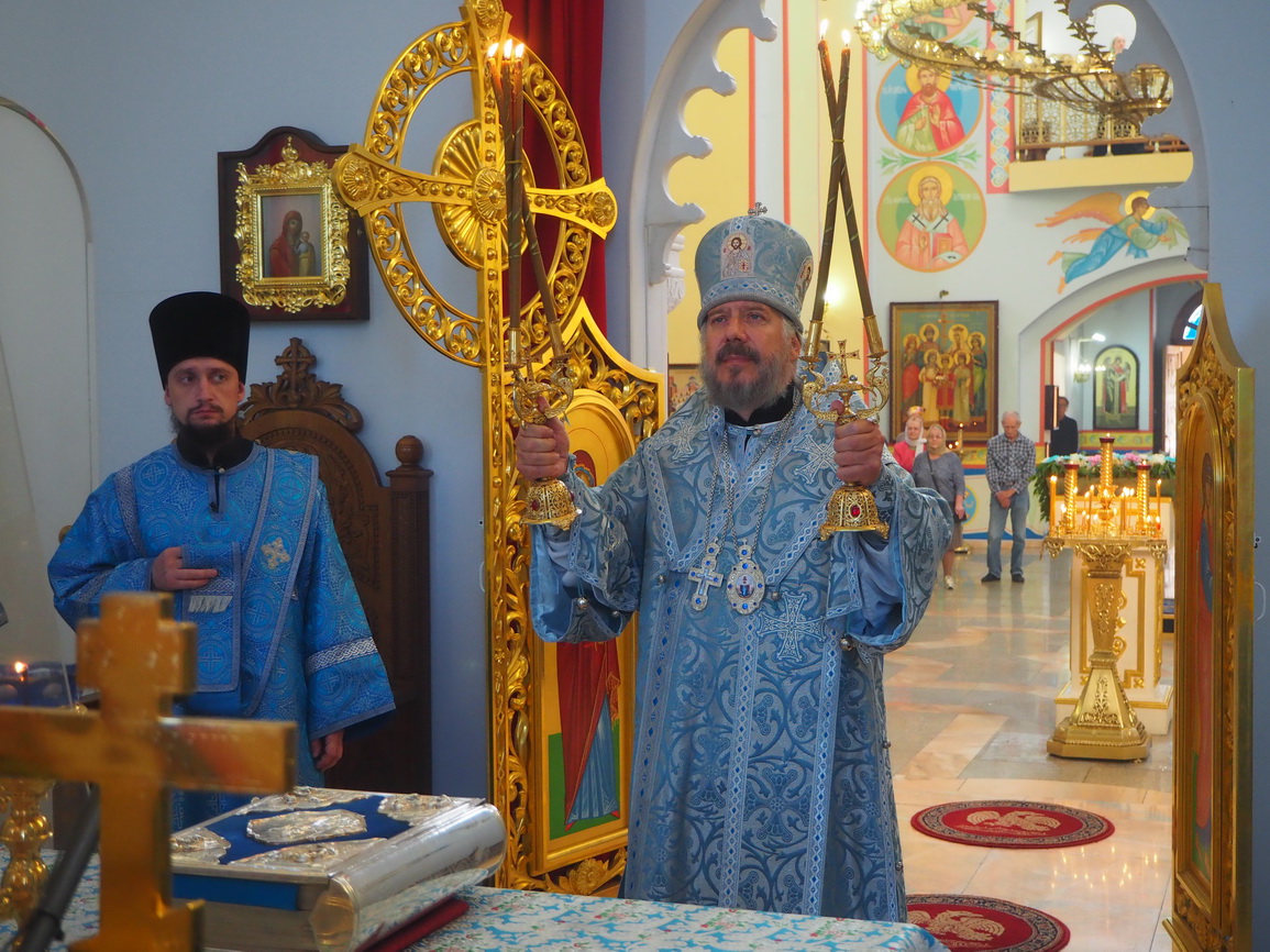 В канун праздника Рождества Богородицы епископ Николай совершил всенощное бдение в Казанском соборе г. Находки.