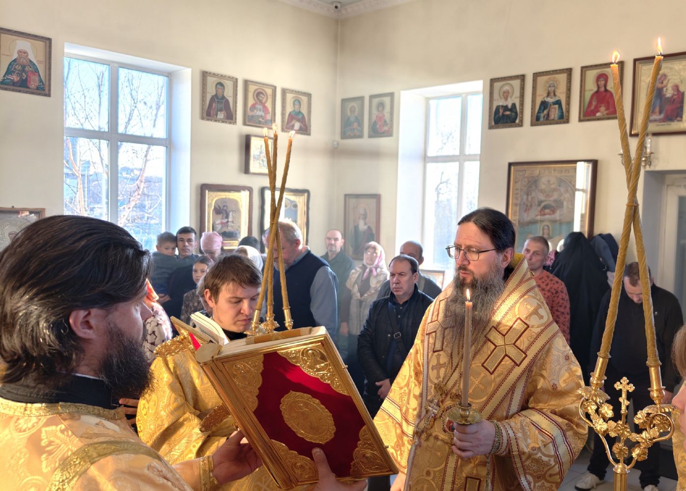 Епископ Павел совершил всенощное бдение в храме Новомучеников и Исповедников Церкви Русской