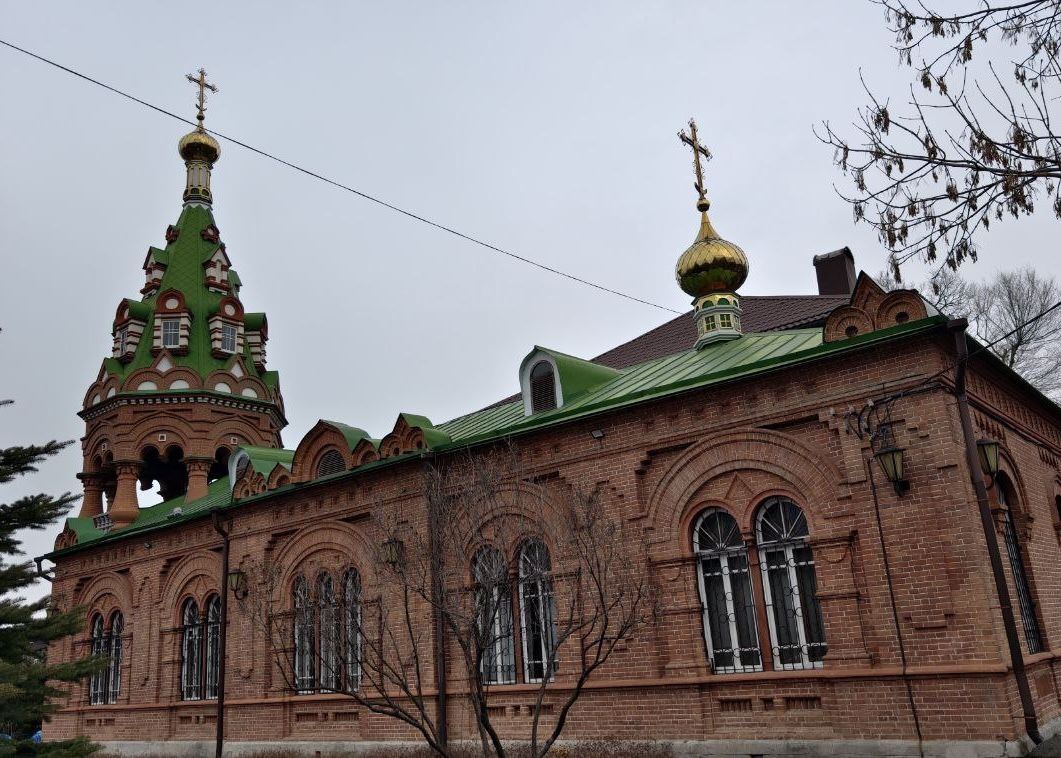 Глава Приморской митрополии совершил Божественную литургию в Марфо-Мариинской обители