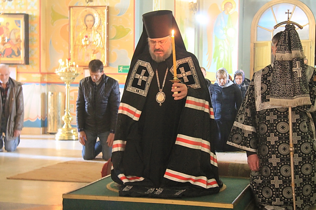 В среду первой седмицы Великого поста епископ Находкинский и Преображенский Николай совершил повечерие с чтением Великого покаянного канона прп. Андрея Критского в Казанском соборе г. Находки.
