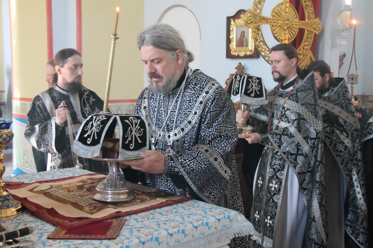 12.04.2023г.В Великую среду епископ Находкинский и Преображенский Николай совершил Литургию Преждеосвященных Даров в Казанском Кафедральном соборе г. Находки.