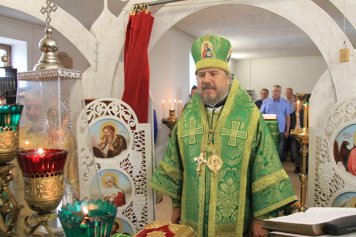 В день памяти святого преподобного Сергия Радонежского, епископ Находкинский и Преображенский Николай совершил Божественную литургию в храме прп. Сергия Радонежского о. Путятин.