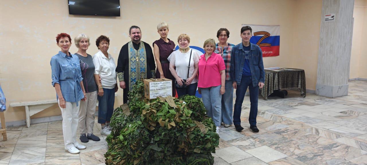 Священник в Находке освятил маскировочные сети.