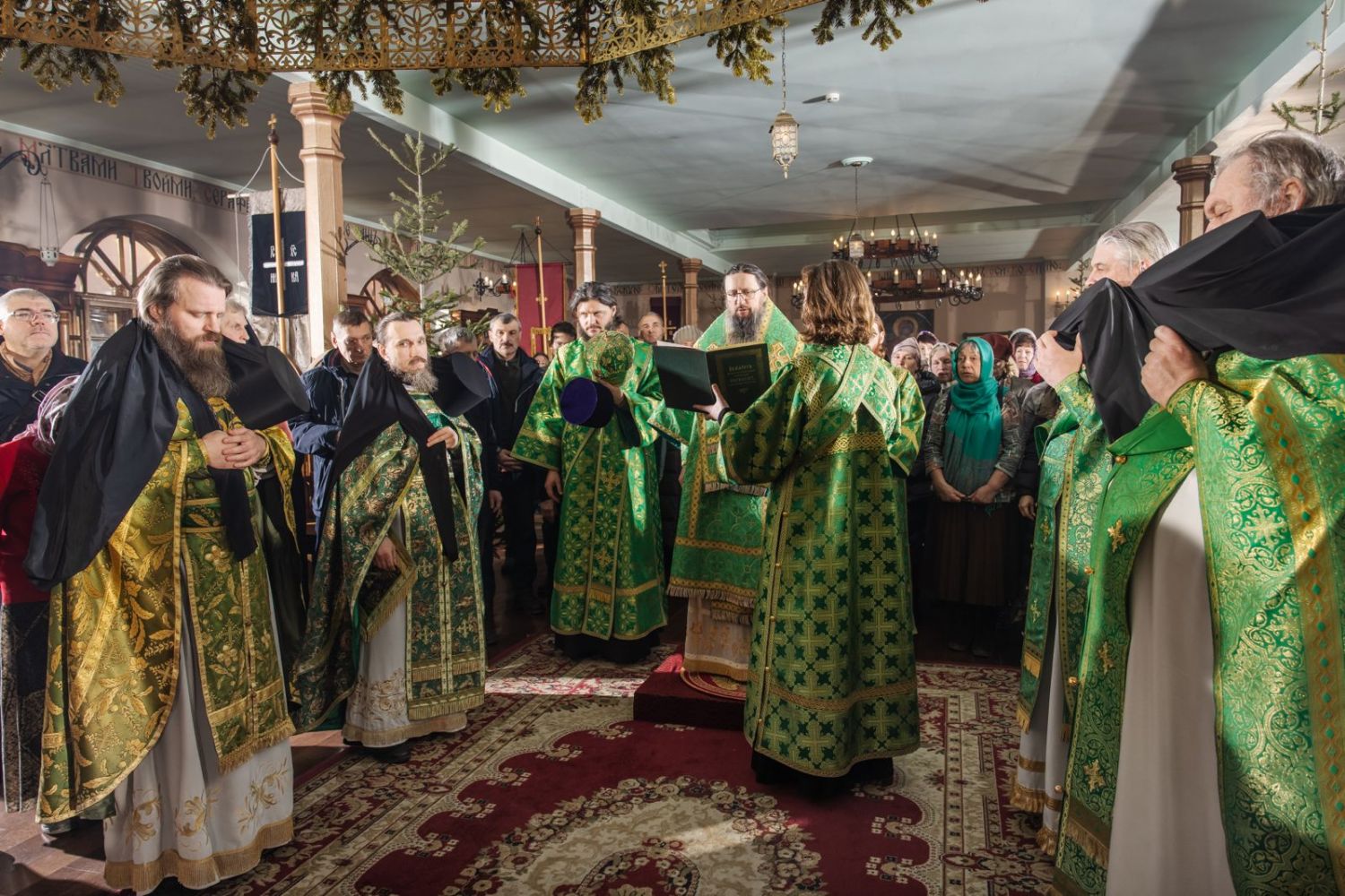 В день престольного праздника митрополит Павел совершил Божественную литургию в Свято-Серафимовском монастыре