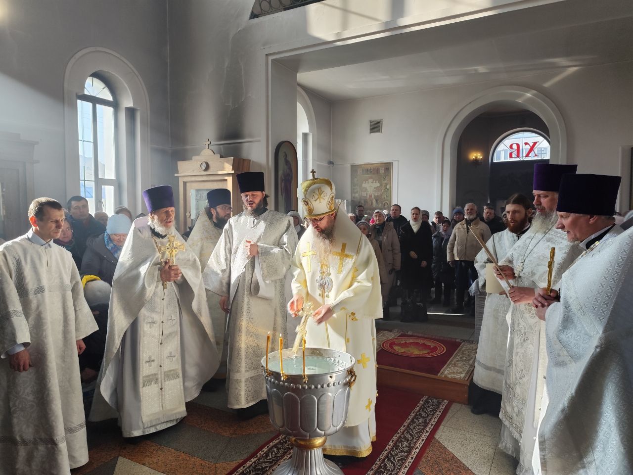 В навечерие Святого Богоявления митрополит Павел совершил Божественную литургию и чин великого освящения воды