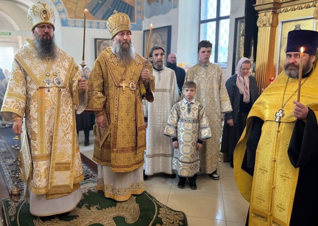 Приморские архипастыри совершили Всенощное бдение в Уссурийске