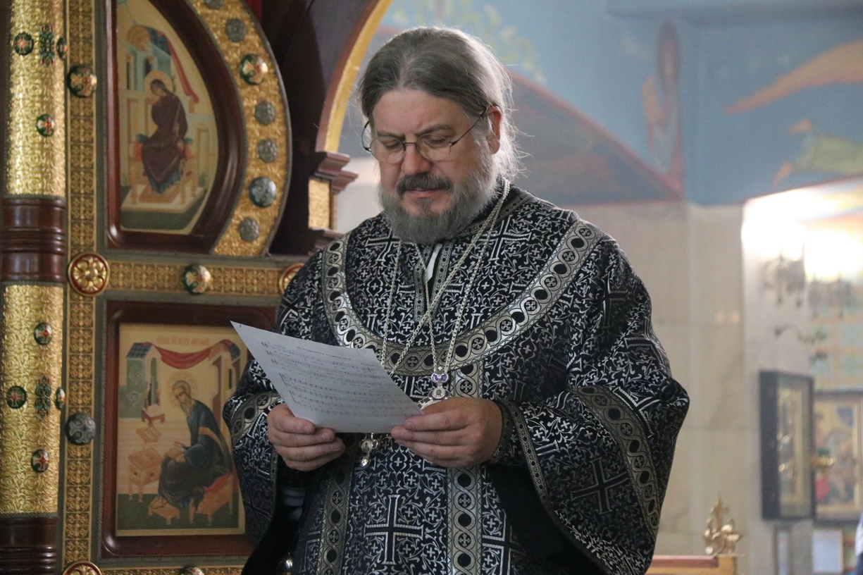Епископ Николай совершил Литургию Преждеосвященных Даров.