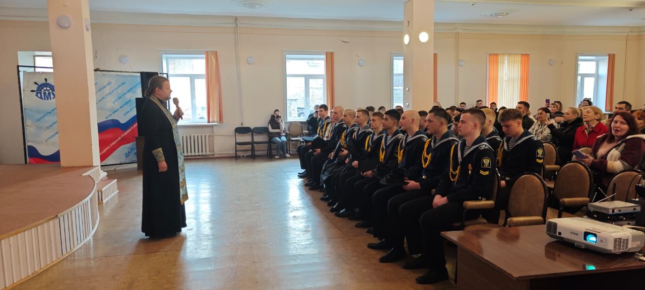 Курсантов из Находки благословили в плавание на «Палладе».