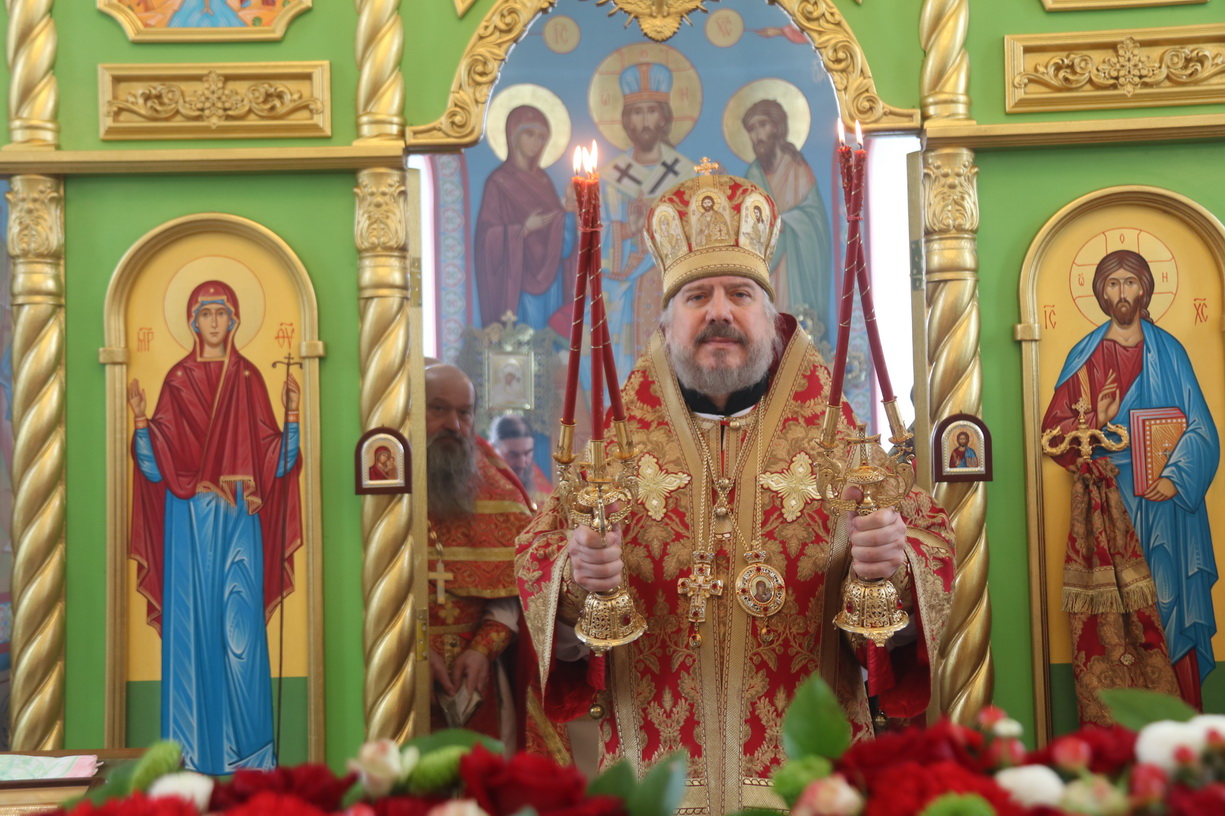 В Светлый четверг епископ Находкинский и Преображенский Николай совершил Божественную литургию в храме в честь преподобных Макария Египетского, Силуана Афонского и Онуфрия Великого г. Партизанска.