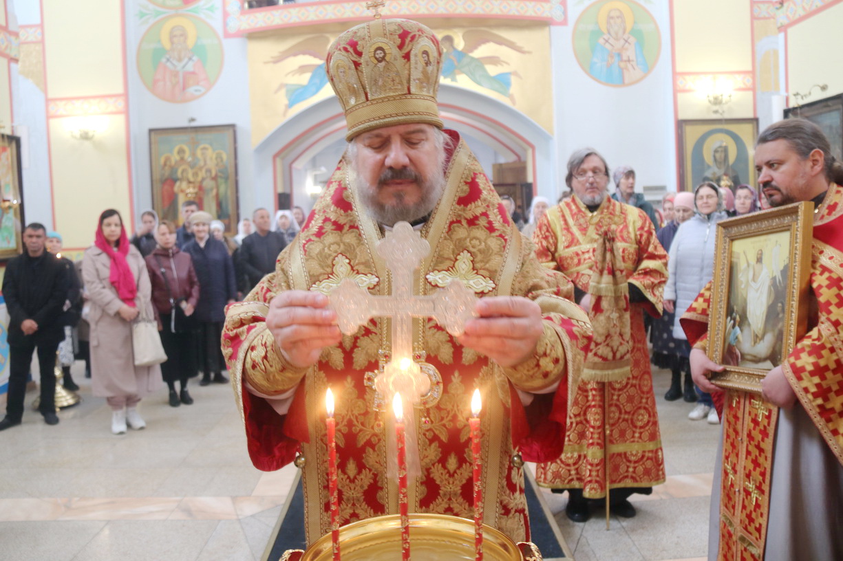 В пятницу Светлой седмицы, епископ Находкинский и Преображенский Николай совершил Божественную литургию в Казанском Кафедральном соборе г. Находки.