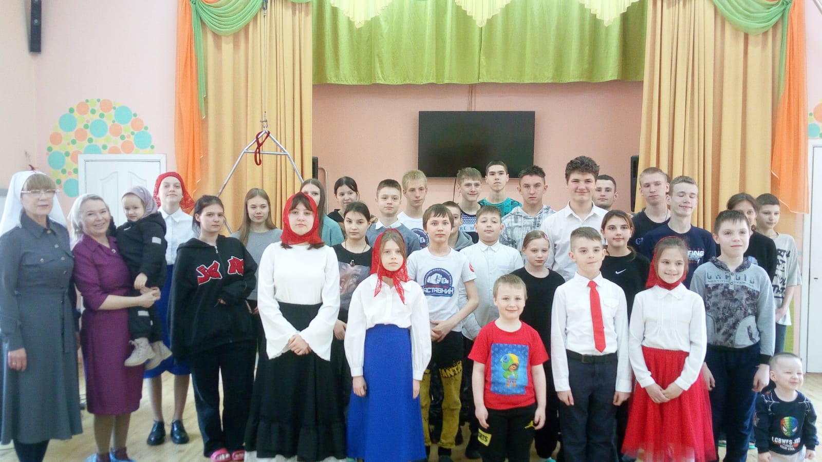 С Пасхой Христовой поздравили воспитанников Детского дома.