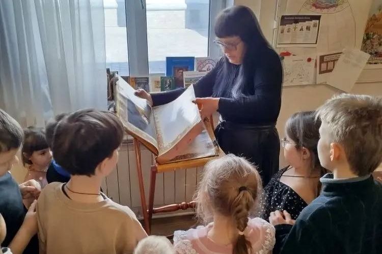 В День православной книги в Свято-Никольском храме прошел необычный урок
