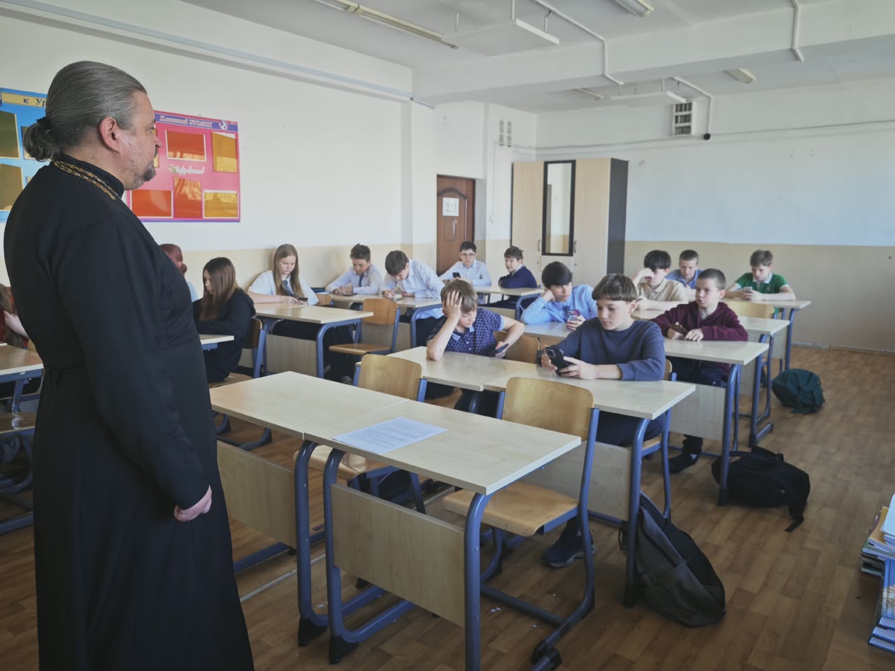 Иерей Виталий Шаркеев провел лекции для школьников на тему: «Федор Гааз и Николай Пирогов. Русские врачи».
