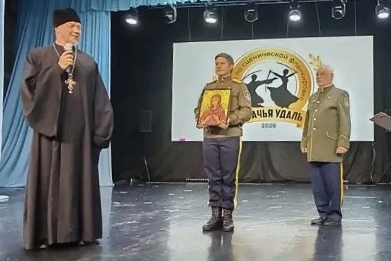 Протоиерей Анатолий Колесников благословил участников турнира по сценической фланкировке «Казачья удаль»