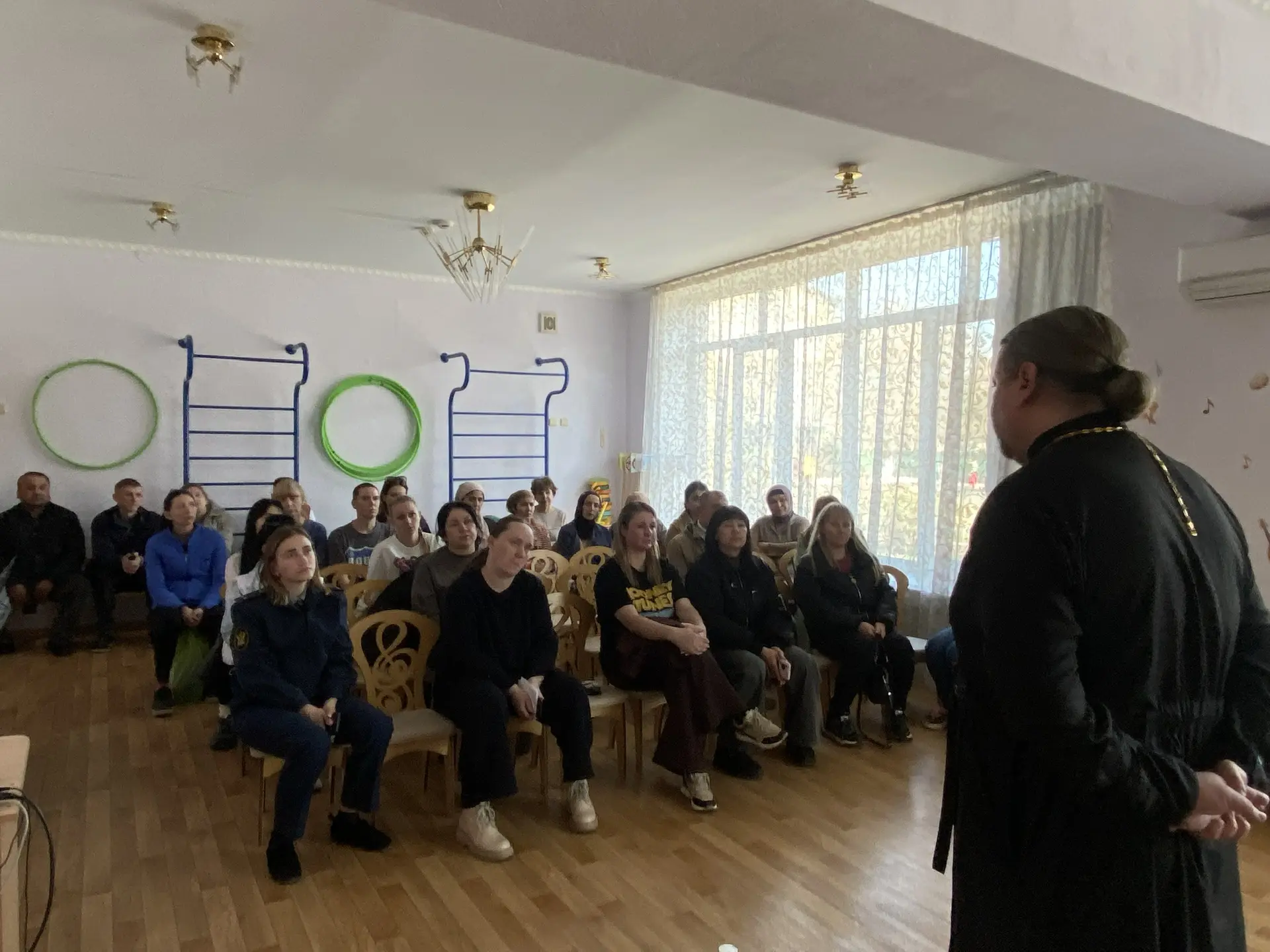 Иерей Виталий Шаркеев встретился с родителями дошкольников.