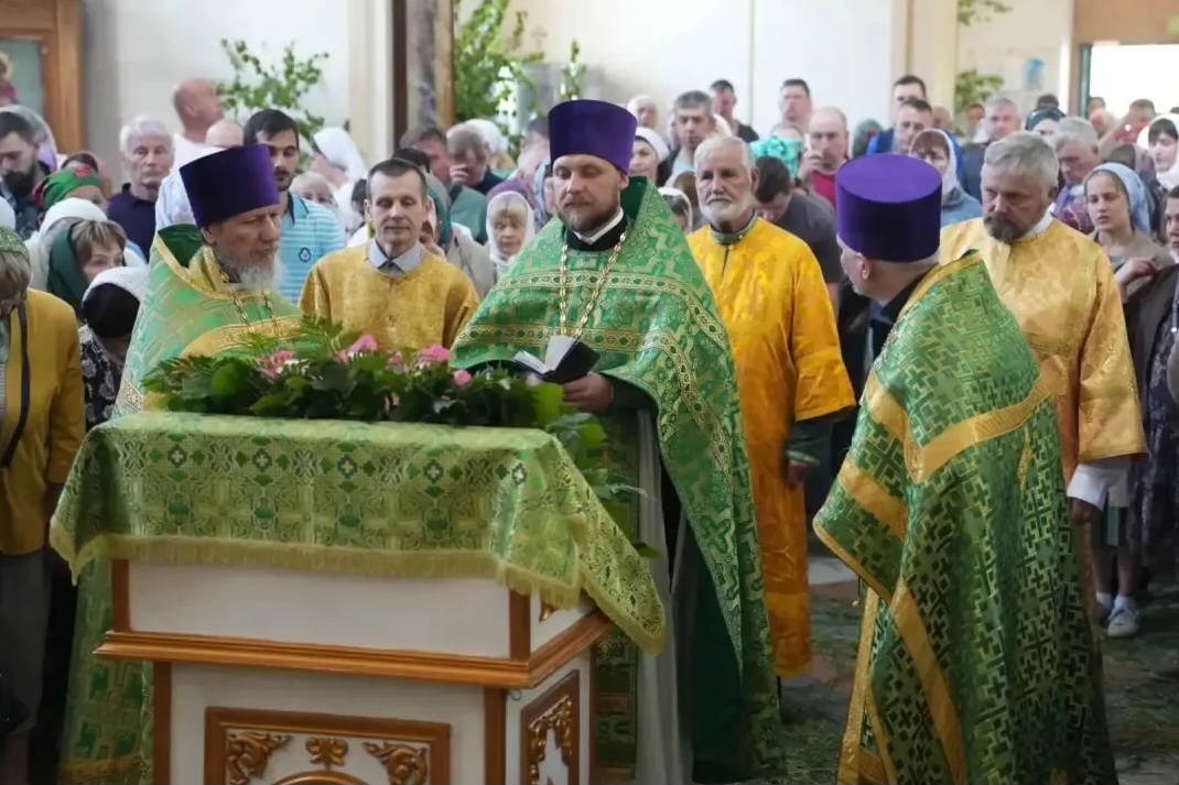 Праздник Троицы в храме Богоявления г. Артема