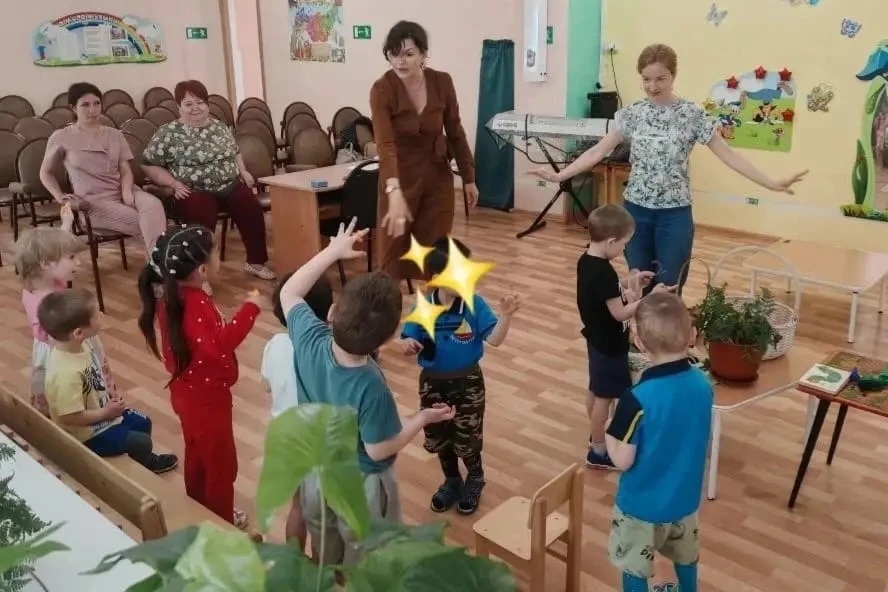 Добровольцы службы «Милосердия» навестили детей в центре реабилитации п. Заводской