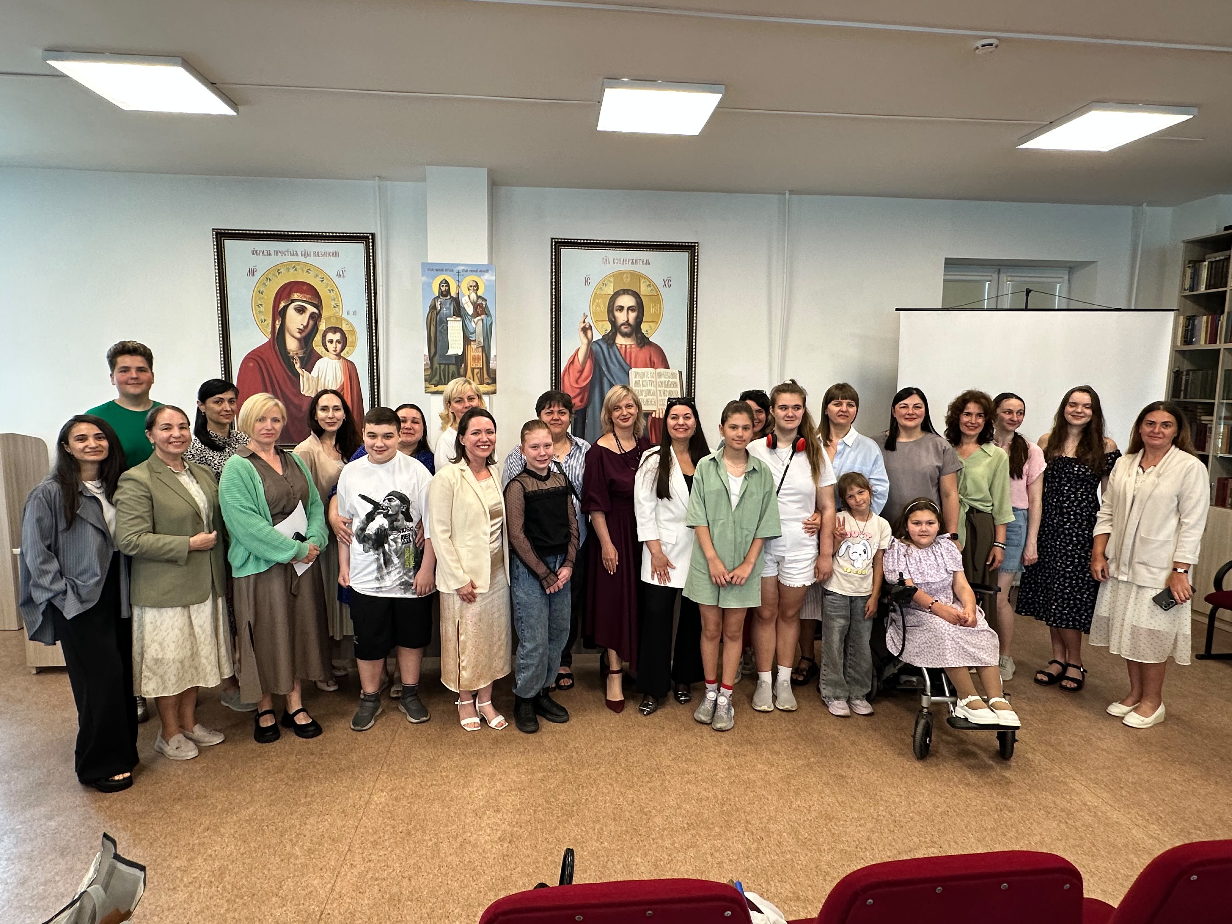 В Духовно-просветительском центре Находкинской епархии подвели итоги проекта «Голубая пирамидка. Особый семейный проект».