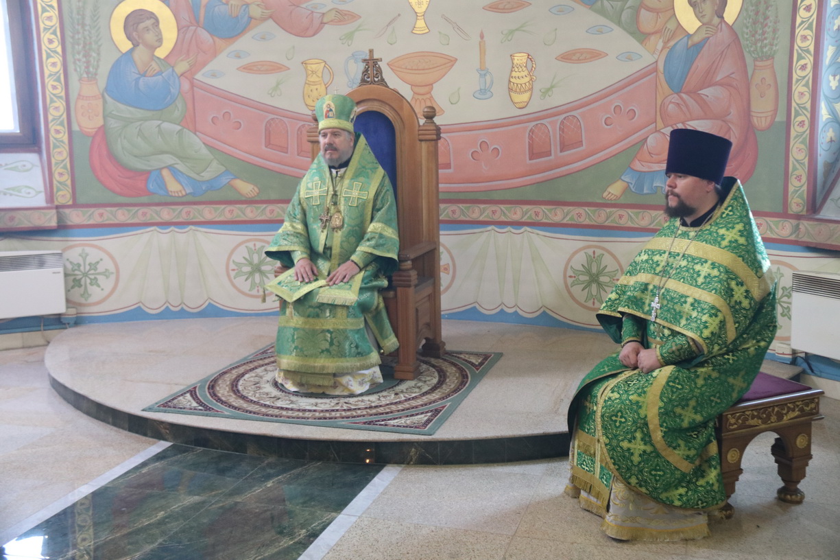 Епископ Находкинский и Преображенский Николай возглавил Божественную литургию в Казанском соборе.