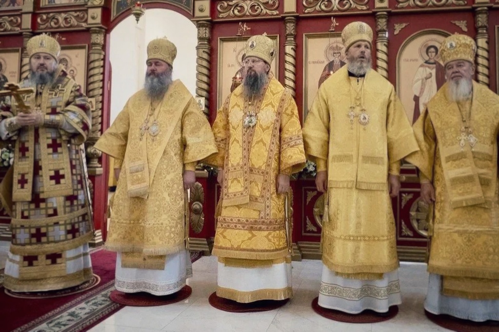 Глава Приморской митрополии принял участие в престольных торжествах в Троице-Владимирском соборе г. Новосибирска
