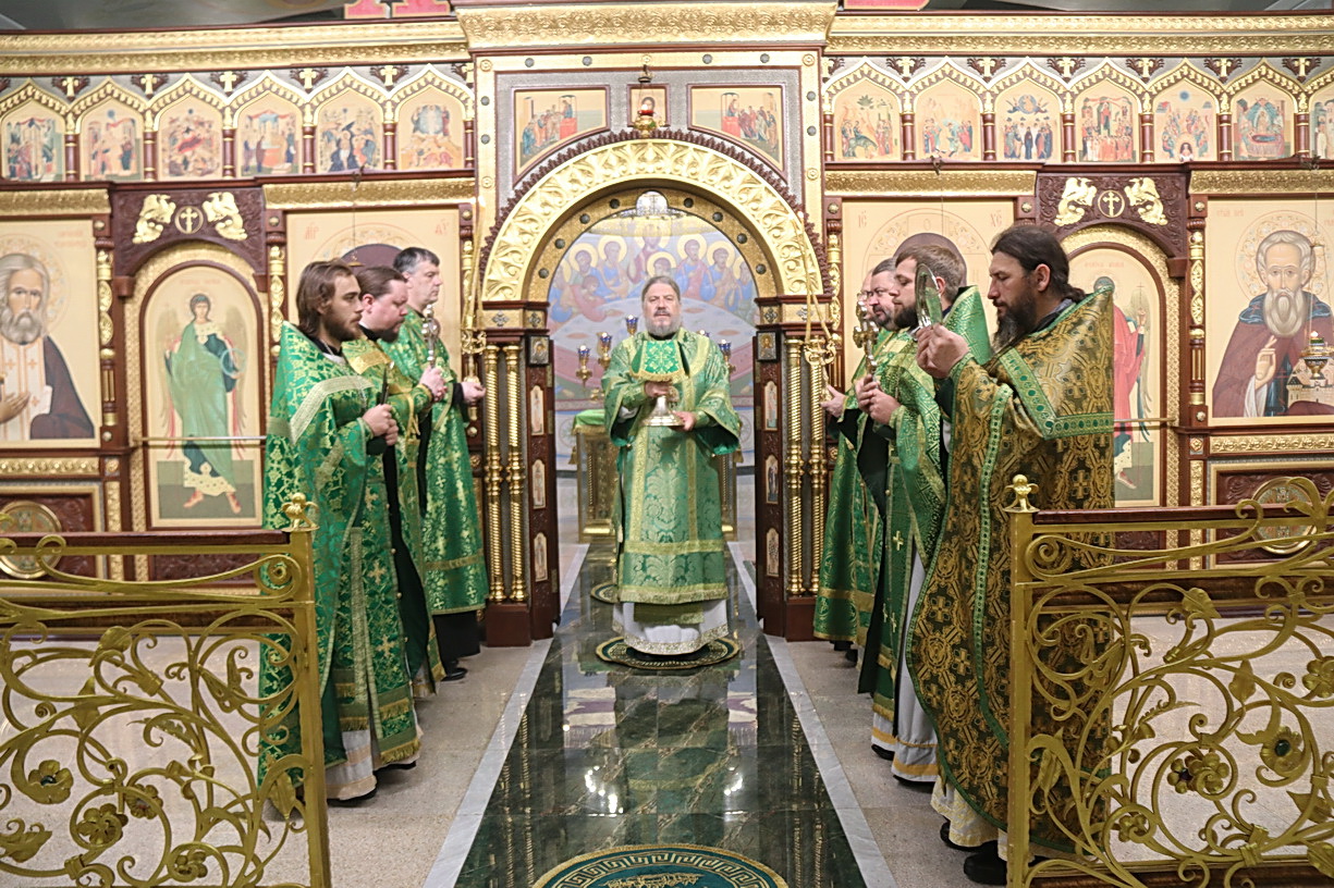 В день празднования памяти обретения мощей прп. Сергия Радонежского, епископ Находкинский и Пребраженский Николай, возглавил Божественную литургию в нижнем храме в честь прп. Сергия Радонежского Казанского Кафедрального собора г. Находки.