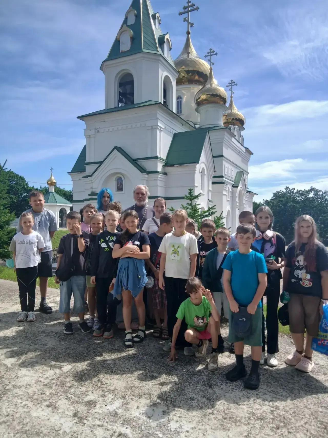 Школьники посетили храм вмч. Георгия Победоносца в п.Дунай