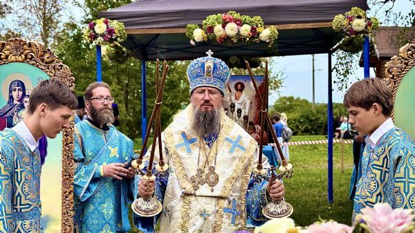 Всенощное бдение престольного праздника Богородице-Рождественского монастыря с. Линевичи совершили три архиерея