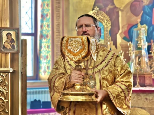 В Неделю 16-ю по Пятидесятнице в Покровском храме Уссурийска состоялось архиерейское богослужение